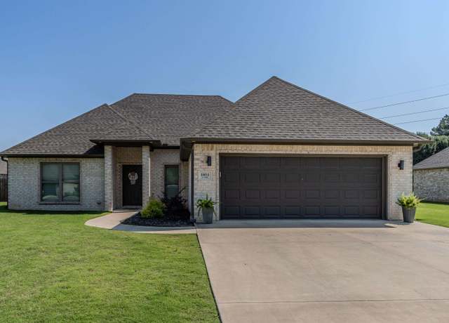 Property at 1011 S 59th St, Paragould, AR 72450, 3 beds, 2 baths