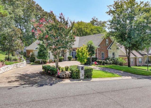 Property at 105 Saratoga St, Hot Springs, AR 71901, 3 beds, 3 baths