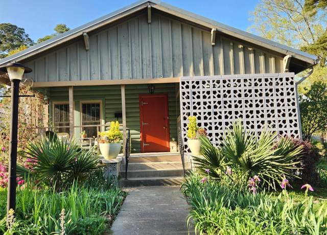 Property at 608 E 5th St, El Dorado, AR 71730, 2 beds, 1.5 baths