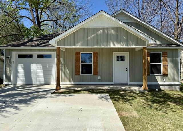 Property at 515 E Main St, Paragould, AR 72450, 3 beds, 2 baths