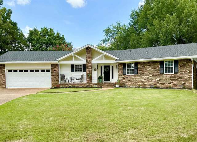 Property at 1 Summitt Cir, Searcy, AR 72143, 3 beds, 2 baths