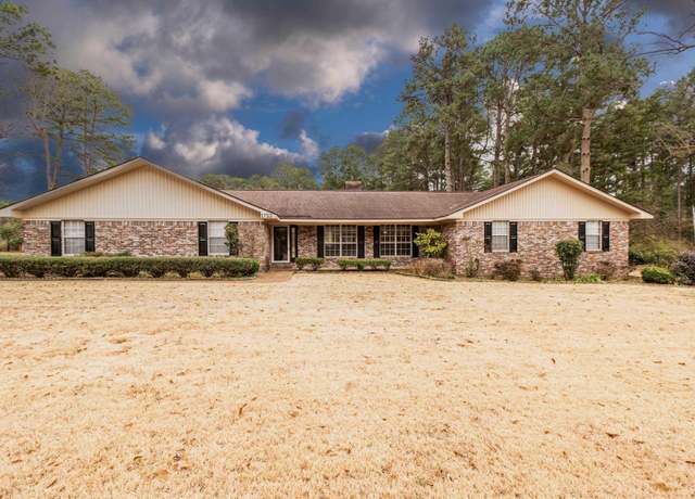 Property at 1753 Hollyhill Dr, Camden, AR 71701, 3 beds, 2.5 baths