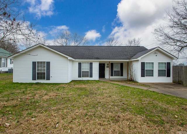 Property at 2016 U St, Benton, AR 72015, 3 beds, 2 baths