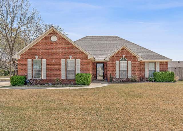 Property at 341 Savannah, Jonesboro, AR 72404, 3 beds, 2 baths