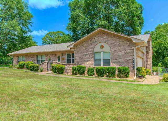 Property at 7014 Red Oak Dr, Benton, AR 72019, 3 beds, 2 baths
