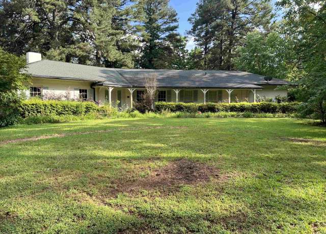 Property at 816 W 36th Ave, Pine Bluff, AR 71603, 3 beds, 3.5 baths