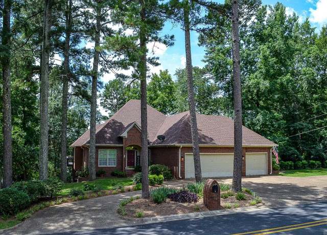 Property at 132 Parkridge St, Hot Springs, AR 71901, 4 beds, 3 baths