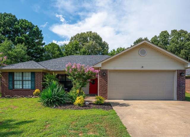 Property at 1640 Southern Hills Dr, Conway, AR 72034, 3 beds, 2 baths