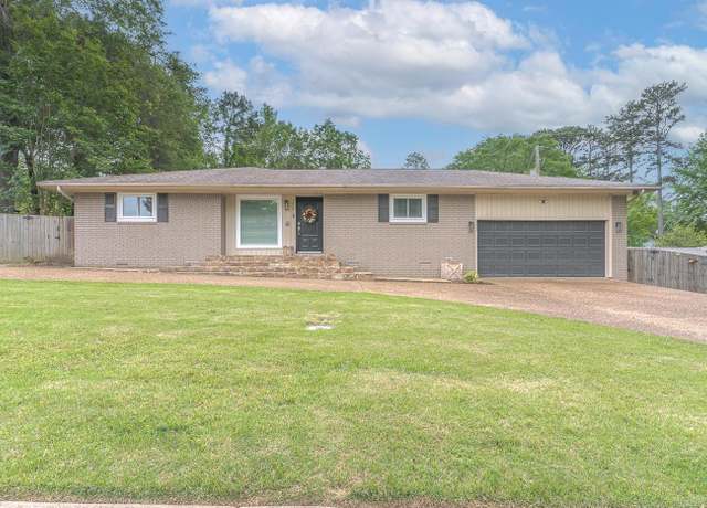 Property at 1321 W Front St, Heber Springs, AR 72543, 4 beds, 3 baths