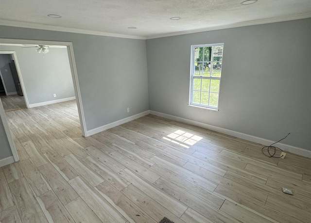 Property at 2211 W Saracen St, Pine Bluff, AR 71601, 3 beds, 1 bath