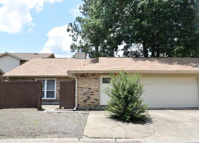 Property at 34 Hampshire Cir, Little Rock, AR, 2 beds, 2 baths