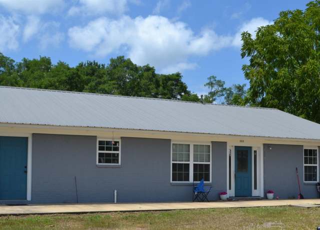 Property at 208 N Kesterson Ave, Dierks, AR 71833, 3 beds, 2 baths
