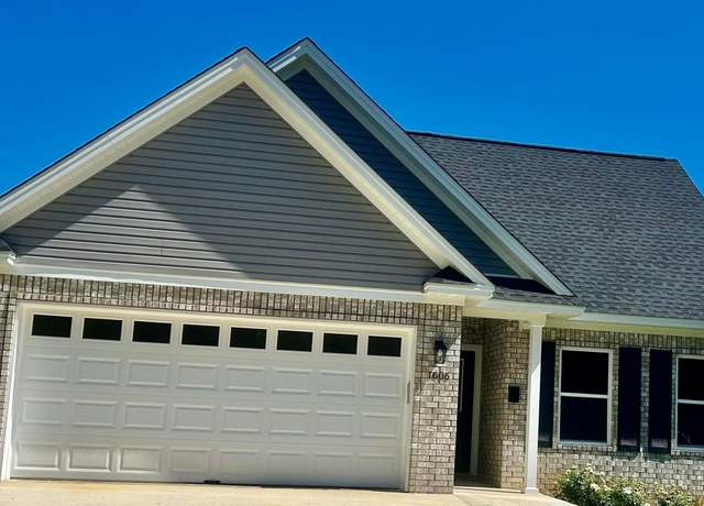 Property at 1606 E Market Ave, Searcy, AR 72143, 3 beds, 2 baths