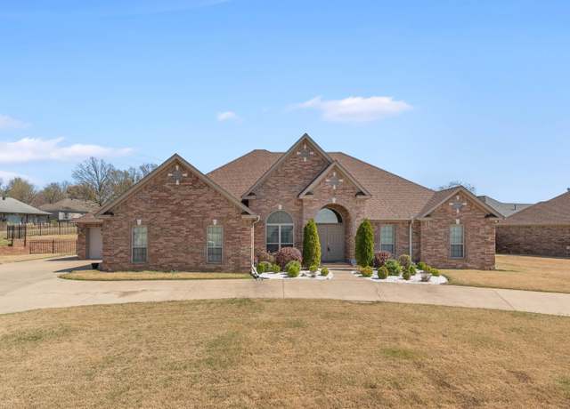 Property at 7204 Northlake Dr, Jacksonville, AR 72076, 4 beds, 2.5 baths