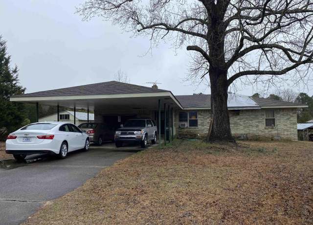 Property at 260 River St, Arkadelphia, AR 71923, 3 beds, 1.5 baths