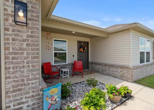 Property at 5077 Red Fox Trl, Bauxite, AR 72011, 4 beds, 2 baths