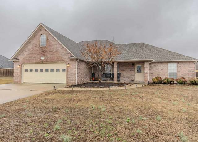 Property at 2800 Graystone Dr, Paragould, AR 72450, 3 beds, 2.5 baths