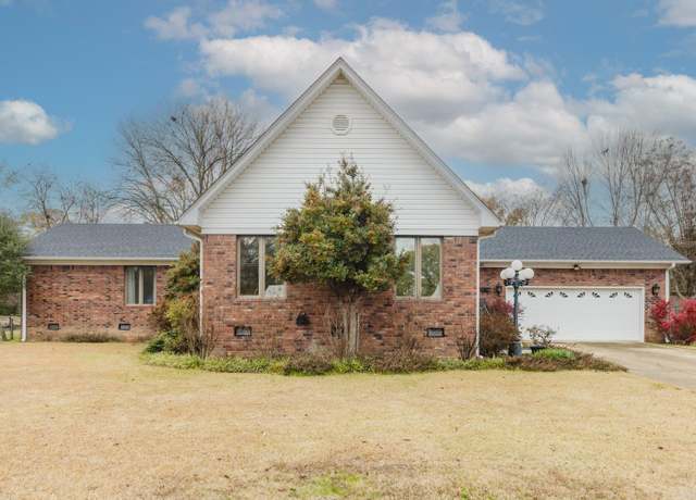 Property at 521 W Cross St, Benton, AR 72015, 3 beds, 3.5 baths