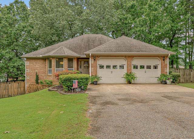 Property at 2800 Wildrose, Paragould, AR 72450, 3 beds, 2.5 baths