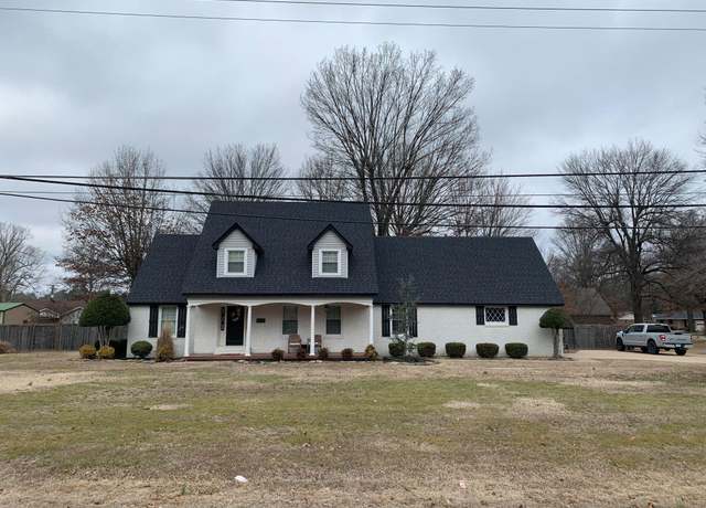 Property at 865 W North St, Piggott, AR 72454, 4 beds, 2.5 baths