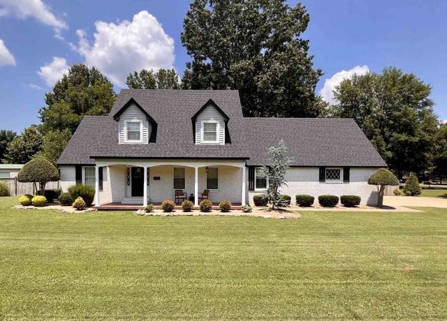Property at 865 W North St, Piggott, AR 72454, 4 beds, 2.5 baths