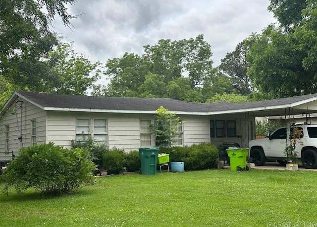 Property at 310 Adams St, Lonoke, AR 72086, 3 beds, 1 bath