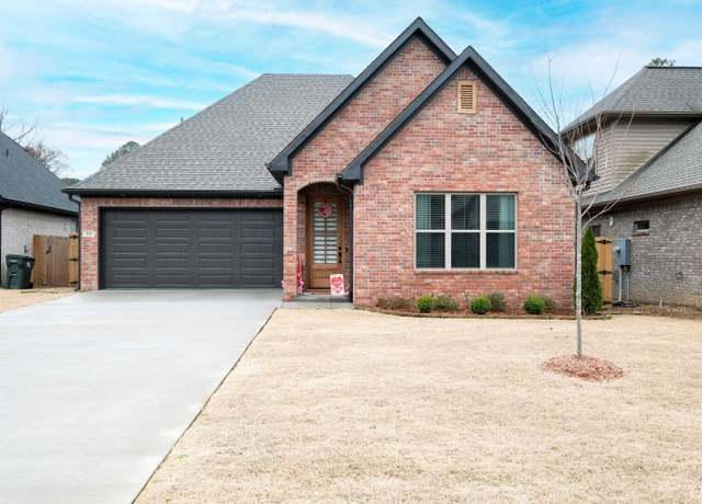 Property at 317 Kanis Ridge Dr, Little Rock, AR 72223, 3 beds, 2.5 baths