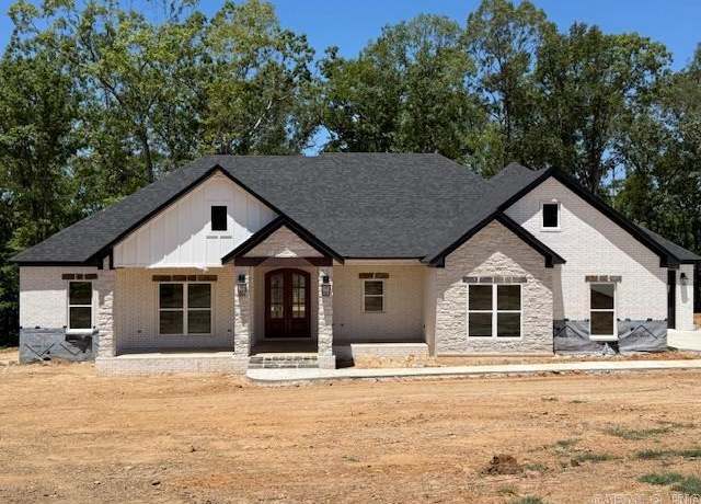 Property at 35 Elrod Dr, Greers Ferry, AR 72067, 4 beds, 3 baths