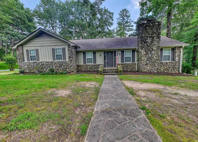 Property at 1 Ivy Cir, Arkadelphia, AR 71923, 6 beds, 3.5 baths