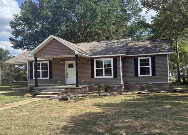 Property at 234 E Busbee St, Camden, AR 71701, 3 beds, 2 baths