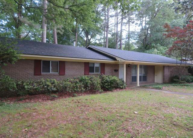 Property at 2043 Elaine Cir, Arkadelphia, AR 71923, 3 beds, 2 baths
