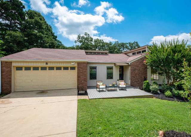Property at 8 Hightrail Dr, Maumelle, AR 72113, 3 beds, 2 baths