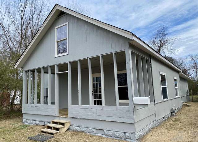 Property at 1202 N College Ave, Clarksville, AR 72830, 3 beds, 2 baths
