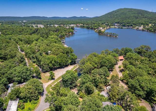 Property at 102 Woodstock Dr, Hot Springs, AR 71913, 3 beds, 1.5 baths