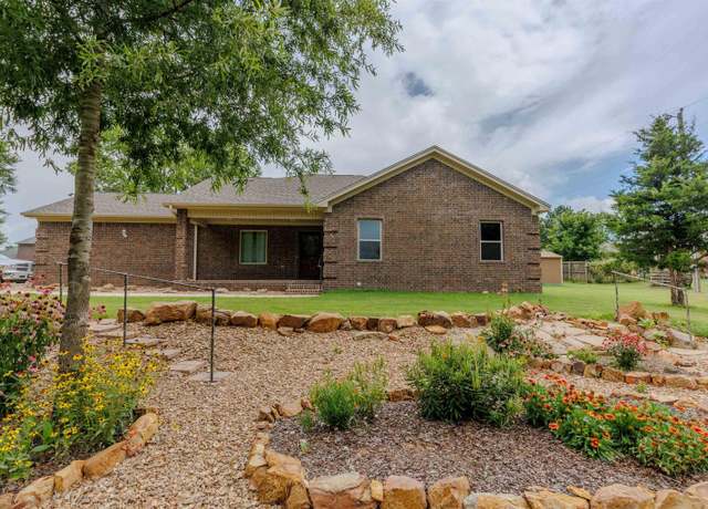 Property at 317 Oakwood Ln, Perryville, AR 72126, 3 beds, 2 baths