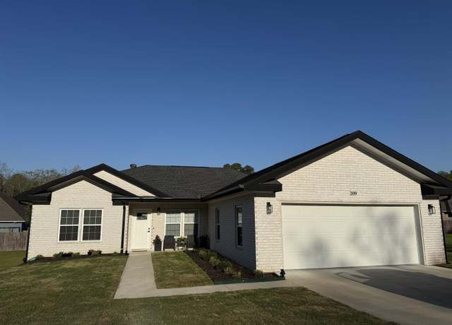 Property at 209 Fox Chase Cir, Hot Springs, AR 71913, 3 beds, 2 baths