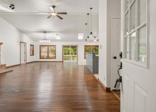 Property at 110 Grand Ridge Ter, Hot Springs, AR 71901, 4 beds, 3 baths