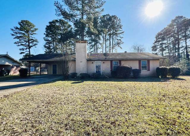 Property at 1081 Caddo St, Camden, AR 71701, 3 beds, 2 baths