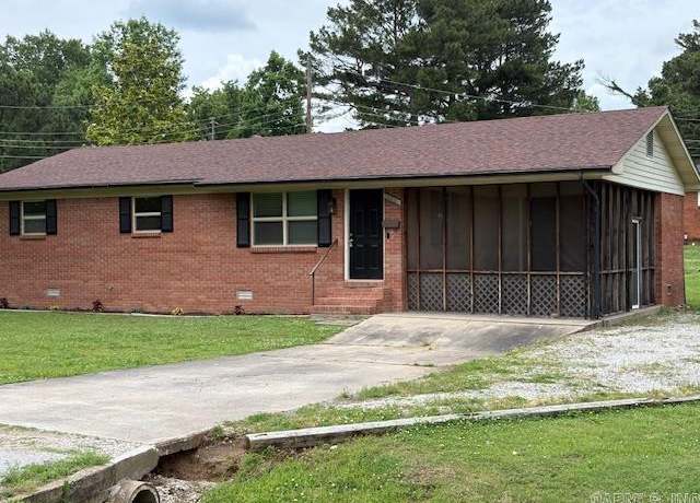 Property at 1002 W 3rd St, Rector, AR, 3 beds, 1.5 baths