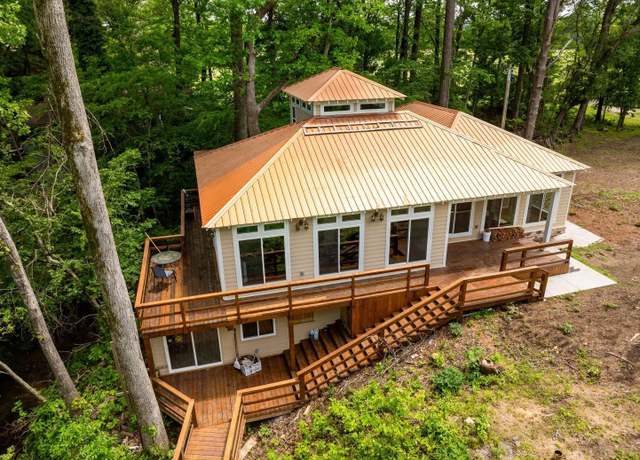 Property at 601 River Dr, Heber Springs, AR 72543, 4 beds, 4.5 baths