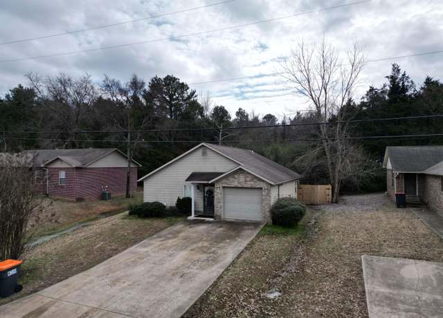 Property at 920 E Gum St, Russellville, AR 72802, 3 beds, 2 baths