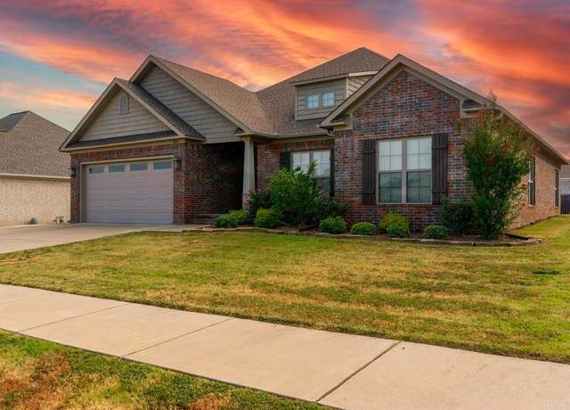 Property at 1870 Pecan Creek Dr, Conway, AR 72034, 4 beds, 2.5 baths