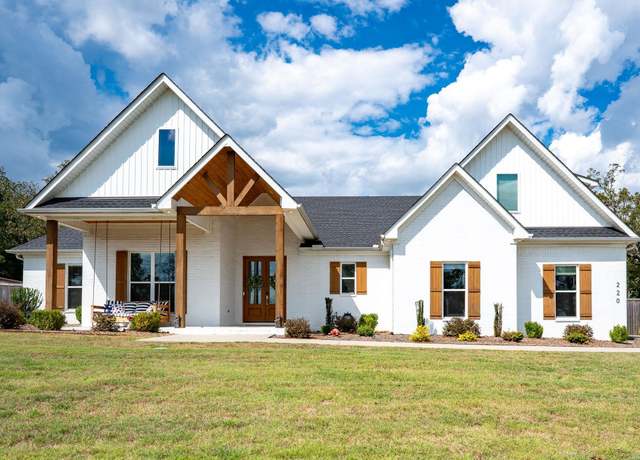 Property at 220 E Grandview Heights Dr, Conway, AR 72032, 5 beds, 3.5 baths