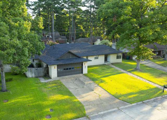 Property at 2312 W Oak St, El Dorado, AR 71730, 4 beds, 3.5 baths