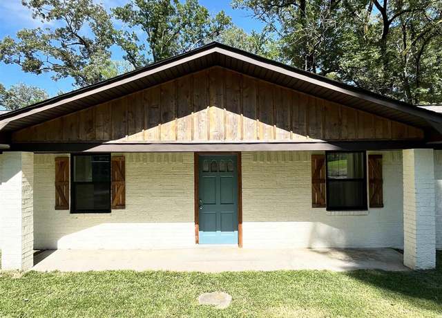 Property at 14 Western Hills Dr, Arkadelphia, AR 71923, 3 beds, 2 baths