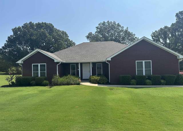 Property at 2010 Greenway Ln, Jonesboro, AR 72405, 3 beds, 2 baths