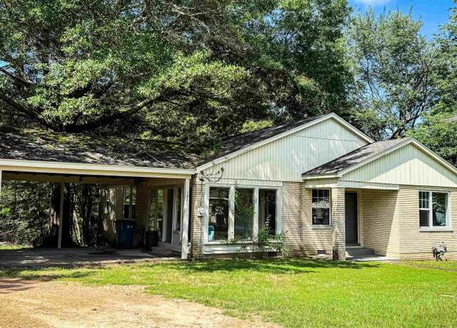 Property at 1021 Sulphur Springs Rd, Malvern, AR 72104, 3 beds, 2 baths