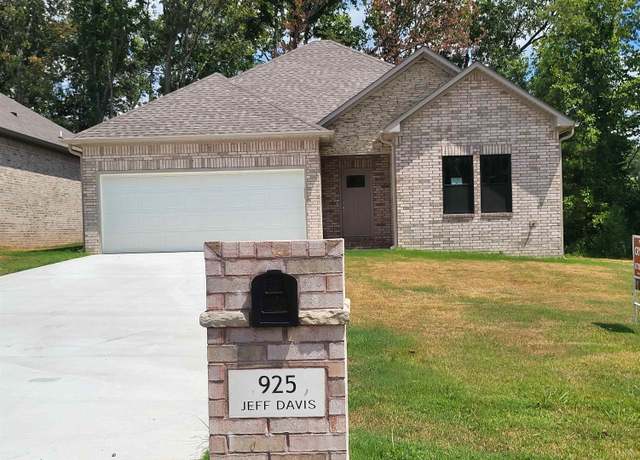 Property at 925 N Jeff Davis Ave, Jacksonville, AR 72076, 3 beds, 2 baths