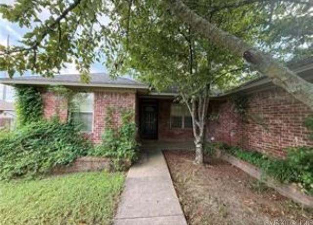 Property at 216 Ashbrook Ln, Russellville, AR 72802, 3 beds, 2 baths