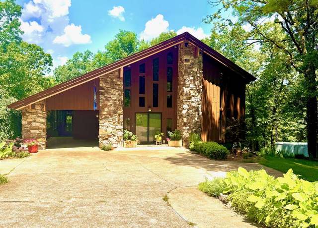 Property at 42 W Waketa Dr Dr, Cherokee Village, AR 72529, 2 beds, 2.5 baths
